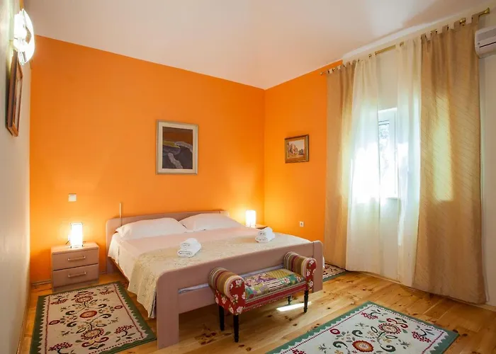 Willa Rosada Vela Luka