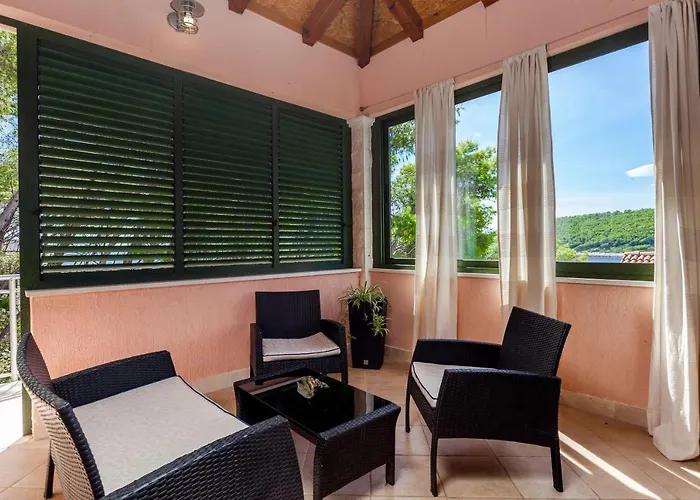 Rosada Willa Vela Luka