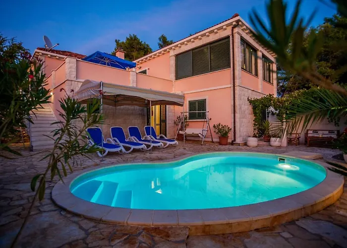 Rosada Willa Vela Luka