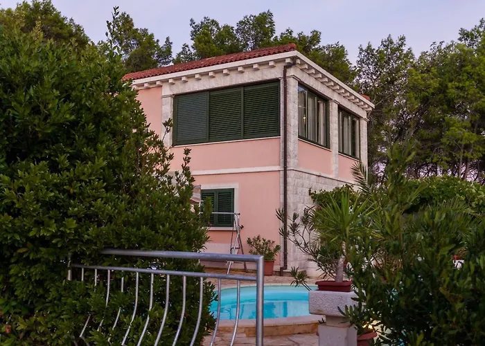 Rosada Vela Luka